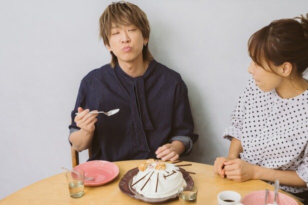 「ん～～！」これがアイドルのケーキの食べ方!