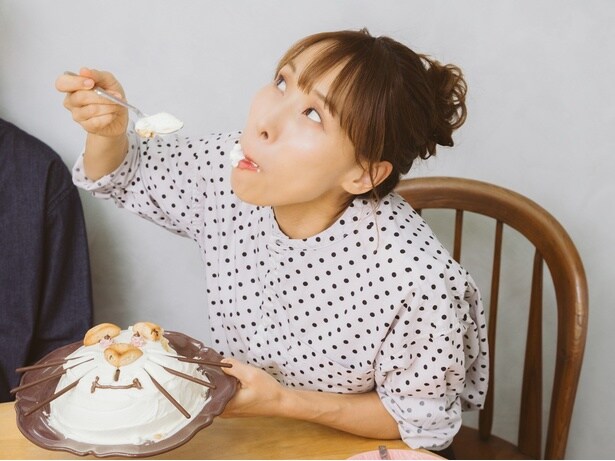 大きなスプーンでガブッ！