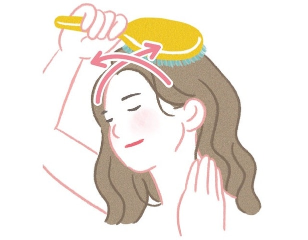 3.本命の頭頂部へ血流を促すようにとかす