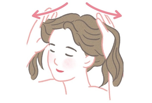 スーッと指を抜いて髪を洗う