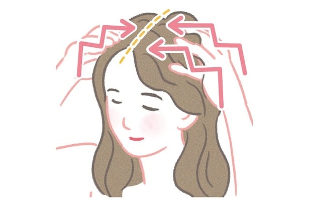 頭頂部に向かって頭皮をジグザグ洗い