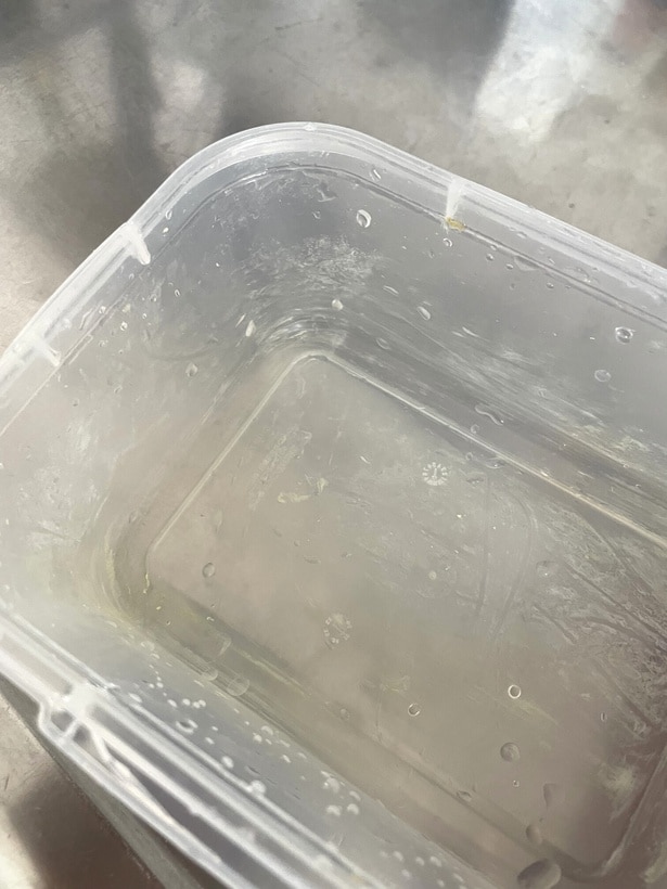 やっぱり油汚れが気になりますよね(▶キッチンペーパーなしでやってみます)