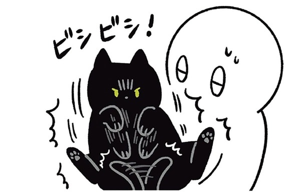 抱っこで安心、でもしっぽに夢中。マイペースな黒猫ろんの遊び心