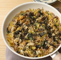 これぞ新定番!?　とにかく混ぜるだけでできる「巻かないキンパ」【仕事帰りごはん】