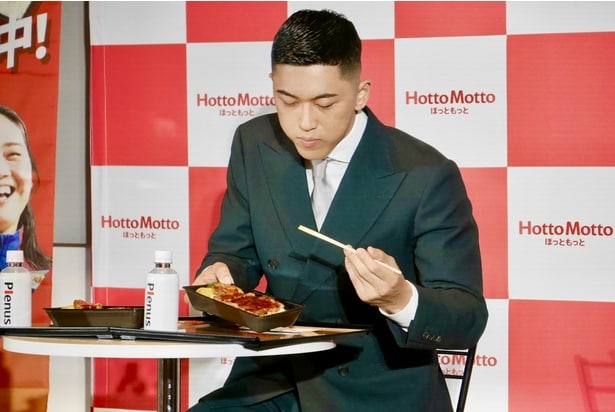 小田選手の試食タイム!