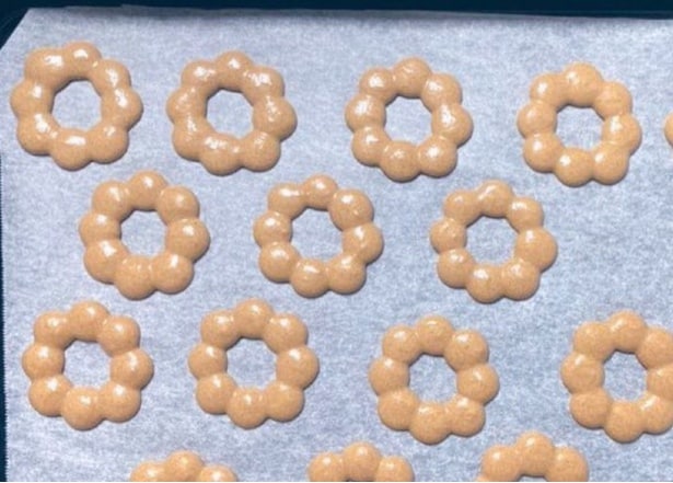 マカロンがあのドーナツに…⁉︎ ▶︎こんな風に出来上がりました！！（⇒次へ）