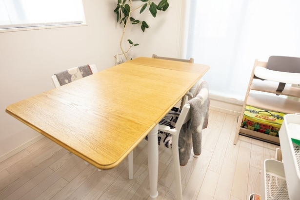 【AFTER】テーブルの上を更地にすれば、食事、遊び、勉強など、何にでも活用できる!(まだある!ビフォーアフター例→次へ)