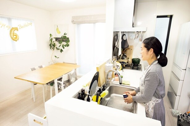 【AFTER】カウンターの上も更地にすれば、家族のコミュニケーションが取りやすく!