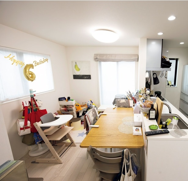 【BEFORE】ダイニングテーブルやいすの使い勝手が悪い……(AFTER画像は次へ)