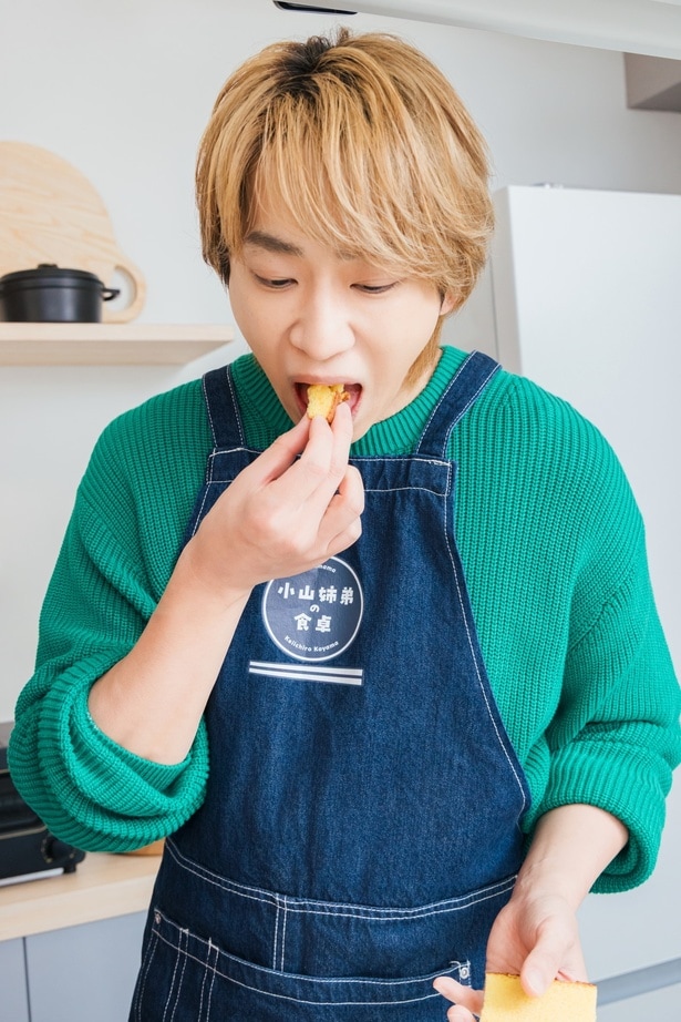 カステラつまみ食い中！