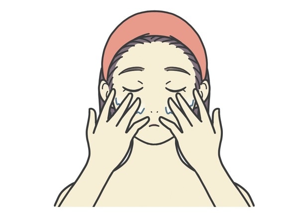 クレンジング3　手をぬるま湯でぬらして肌にあてて乳化させる