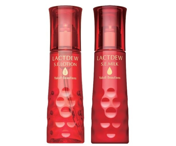 左：ラクトデュウ S. E. ローション1 130ml ￥4,400、右：ラクトデュウ S. E. ミルク 110ml ￥4,950／ヤクルト ビューティエンス