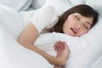 口を閉じるだけで睡眠の質が上がる⁉ 冷えにも乾燥にも打ち勝つ冬の睡眠対策