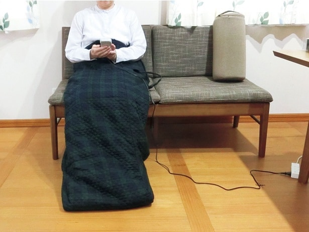 足先から腰まで寝袋のように包み込み、張り巡らされたヒーターが下半身をしっかり温めます