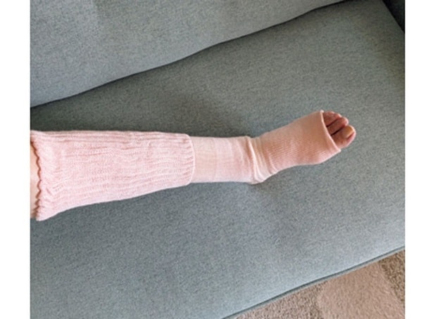 厚めの靴下なのに締めつけ感がなく、やさしく包んで温めてくれる感じ