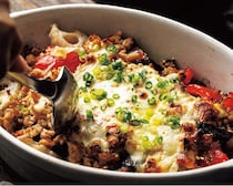 【おもてなしレシピ】ボリューミーな和風グラタン「焼き野菜とそぼろみそのグラタン仕立て」