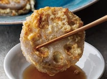 【おもてなしレシピ】ピリっと辛い大人味「ゆずこしょう香る れんこんチーズはさみ揚げ」