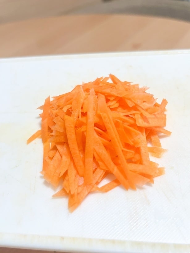 簡単ににんじんの千切りが完成！（▶︎次はきゅうり）