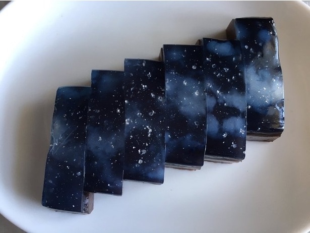 天の川みたいな羊羹▶︎盛り付けてみると…（⇒次へ）