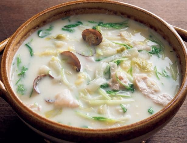【白菜使い切り】あさりのだしが染みわたる「白菜とあさりの豆乳鍋」