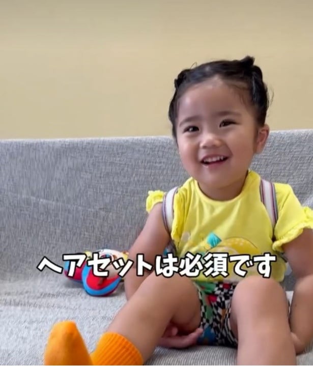 セットした後のお団子ヘア→3歳になりふんわりカールに(次へ⇒)