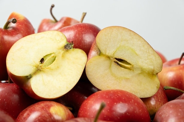 一緒に保存するとほかの果物が熟してしまう!? リンゴの秘密とは