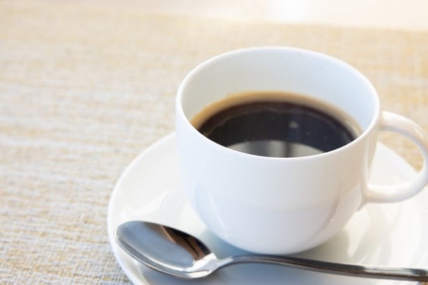 「全部剥がす」はNGだった?!インスタントコーヒーをおいしく保管する“内ぶたシール”の開け方に「もっと早く知りたかった」