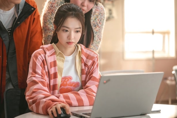 キム・ヨハンさんはノートパソコンが引き金だと言いますが…？