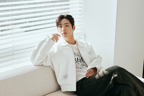 『第4次恋愛革命 ～出会いはエラー：恋はアップデート～』で主演を務めるキム・ヨハン