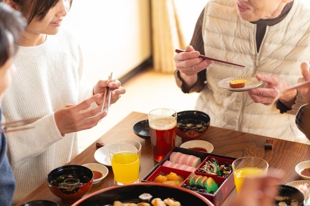 元日に家事をすると縁起が悪い!? 料理も洗濯も掃除もNGな納得の理由【知っておきたい年末年始】