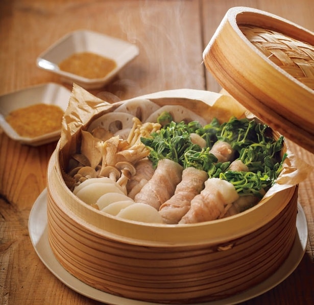 豆苗を豚肉で巻き巻き！ 時短でサッと作れる「いつものせいろ蒸し」