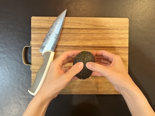 切り込みに合わせて開いてみると…(▶︎キレイなカット断面へ)