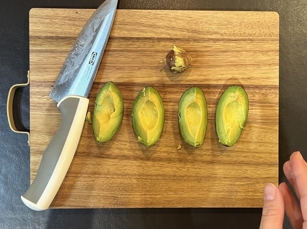 こんなにキレイに!アボカドの種が簡単に取れる神ワザが話題