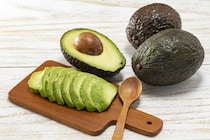 「その発想なかった」「マジか」 アボカドの種、こう取るの!? SNSで話題の神ワザ