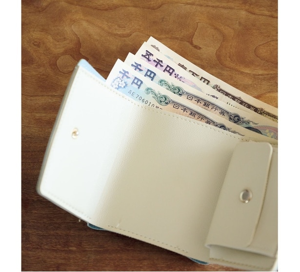 お札の向きを揃えて整える