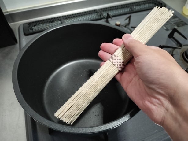 【写真】ひと束40円の乾麺がお店の味に変わる、簡単すぎる裏ワザとは？