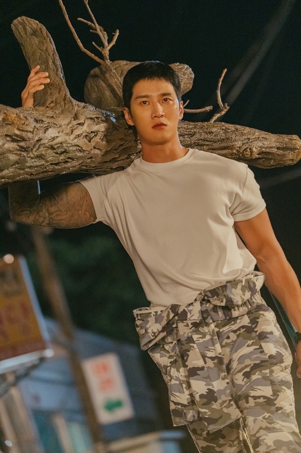 アン・ボヒョンは血気盛んなソン・ジェギュを演じる