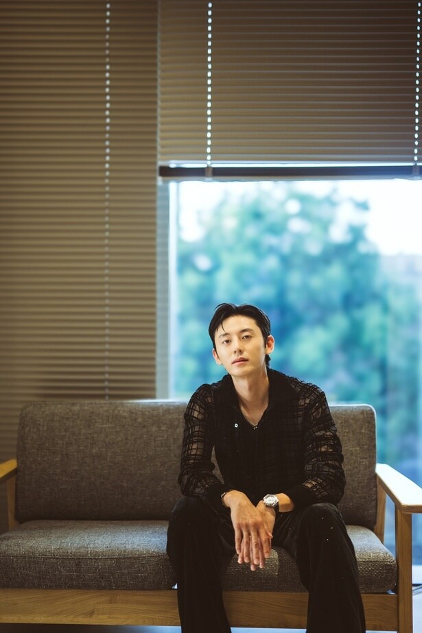 顔が小さく手も足も長い!