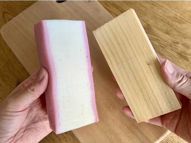 見てください!板にかまぼこが残らずキレイに剥がれました