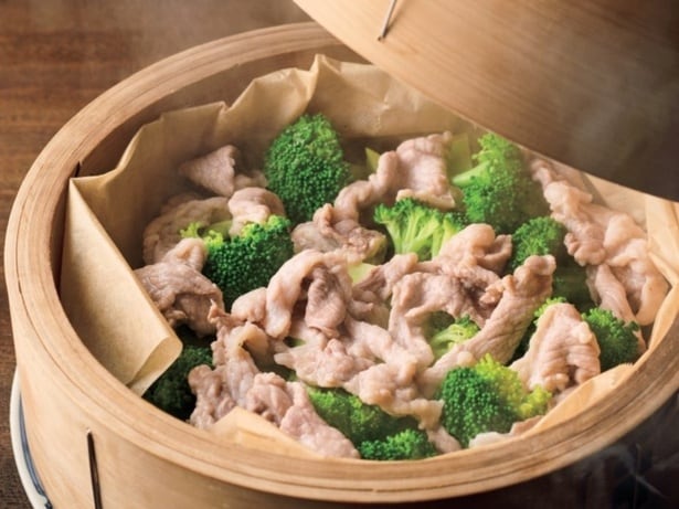 せいろの使い方も解説！材料を入れて蒸すだけ「豚肉とブロッコリーのさっと蒸し」