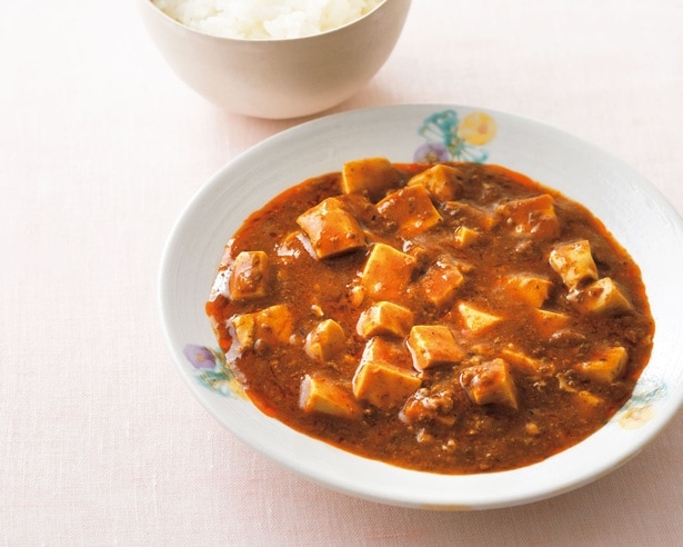 丸美屋「贅を味わう 麻婆豆腐の素<中辛>」の味わいはそのままに、レンジ加熱タイプに