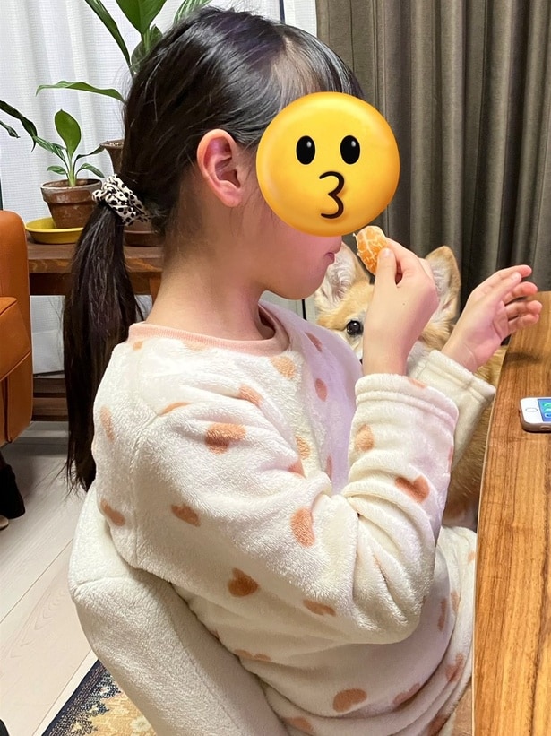 「いい子にしていたらもらえるよね…？」▶娘さんを起こすグリコちゃん（⇒次）