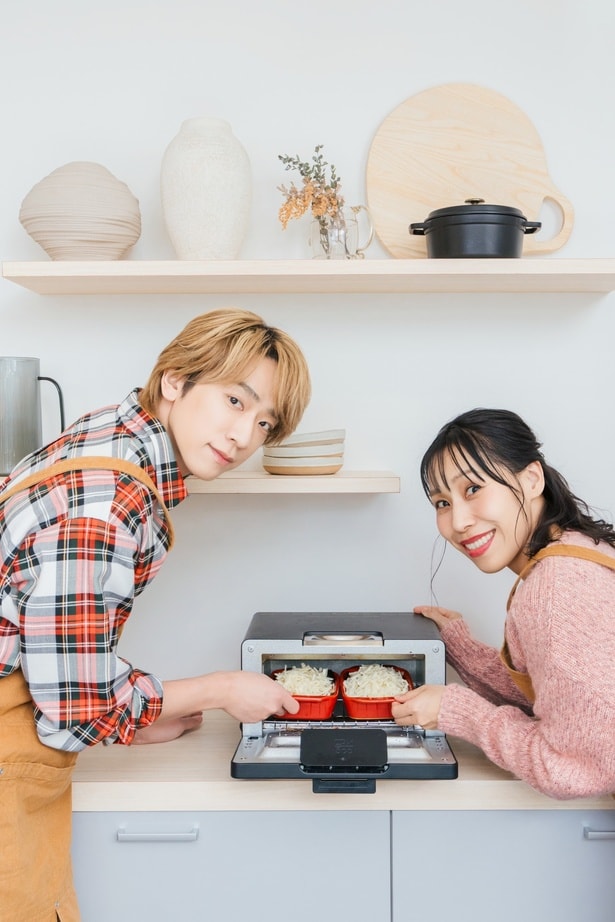 小山さん、お肌つるつる!美肌が輝く姉弟ショット。