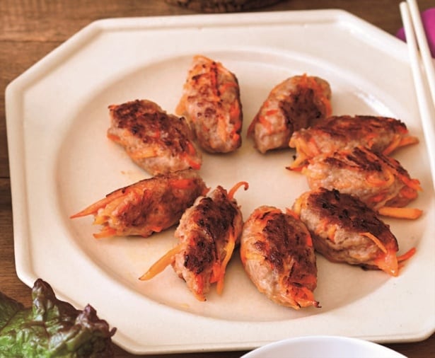 細切りにんじんの食感と甘みがアクセント「にんじんつくね」