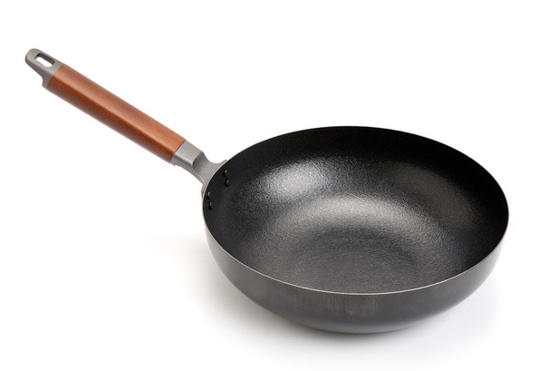 フッ素加工のフライパンの不思議。水や油をはじき、焦げつかないのはなぜ？