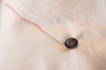 考えた人天才！裁縫が苦手でも問題なしの玉結び・玉留め不要のボタン付け