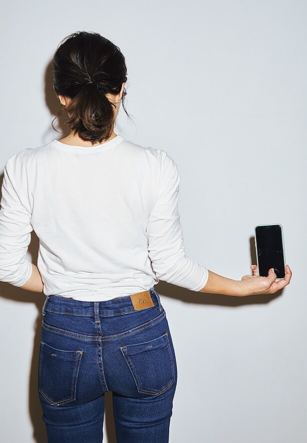 後ろ姿は鏡を使う