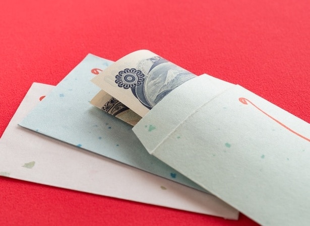 お札の入ったポチ袋(⇒次へ)