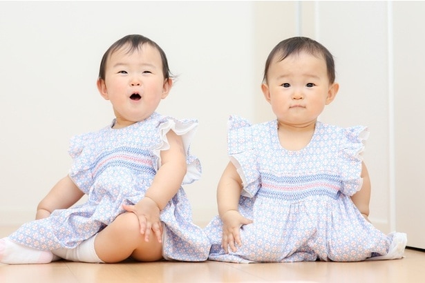 双子の女の子（⇒次へ）