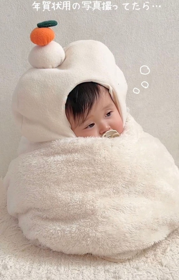 鏡餅に変身した赤ちゃん(⇒次へ)